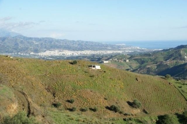 Country Houses for Sale in Iznate..