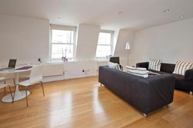 2 Bedrooms - Mews - London - For Rent