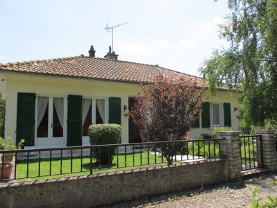 Detached 3-4 Bedroom House With Garden