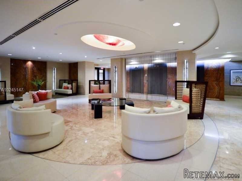 2 bedroom Flat For Sale: 2555 Collins.. - 2