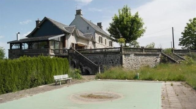 6 bedroom House For Sale: 15240 VEBRET - 2
