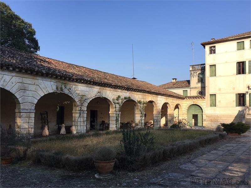 Villa For Sale: Treviso - 2