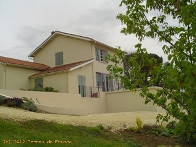 Impeccably Restored House. Aignan -..