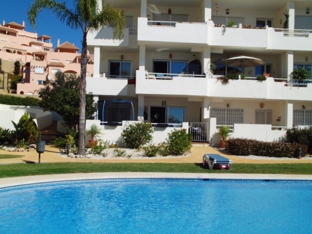 3 Bed Apartment for sale in Calahonda - 2