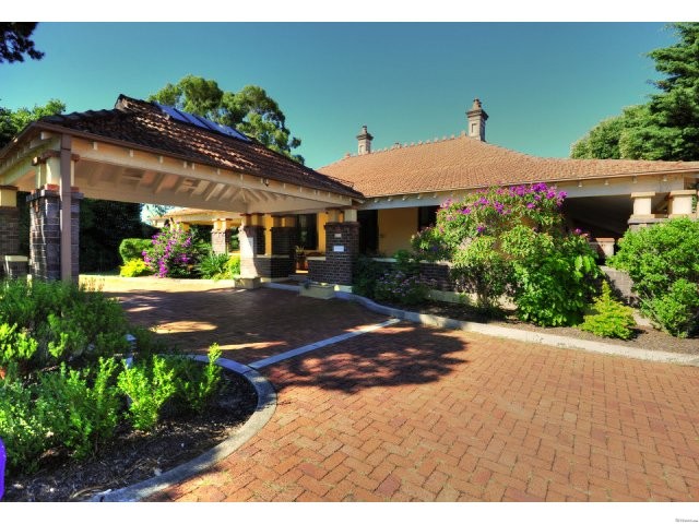 Strathfield Gardens - Idyllic..