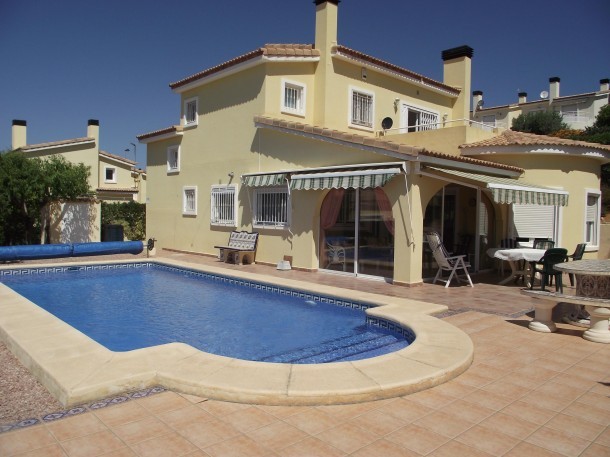 Detcahed Villa*
