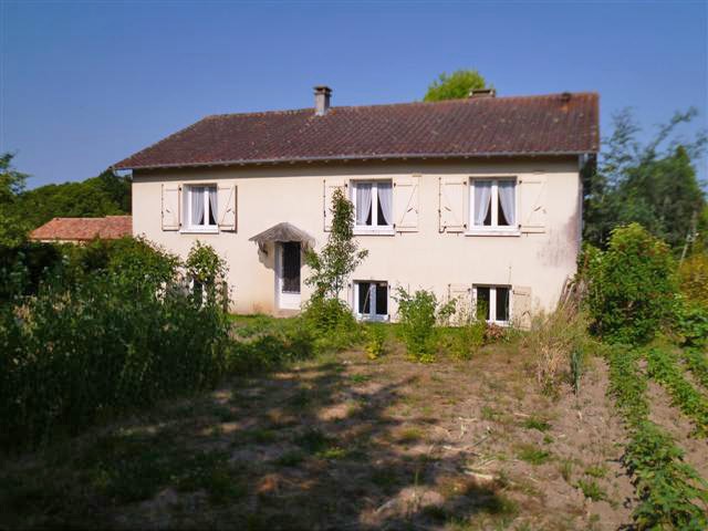1980-Style House With Basement Set In A.. - 2