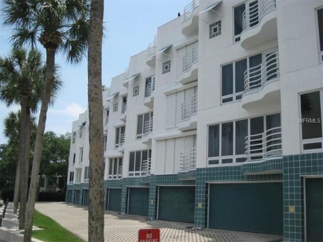 2 bedroom Property For Sale: 4950..