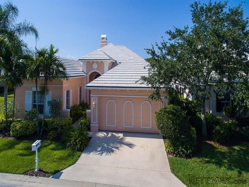 3 bedroom House For Sale: 875 Saint.. - 2