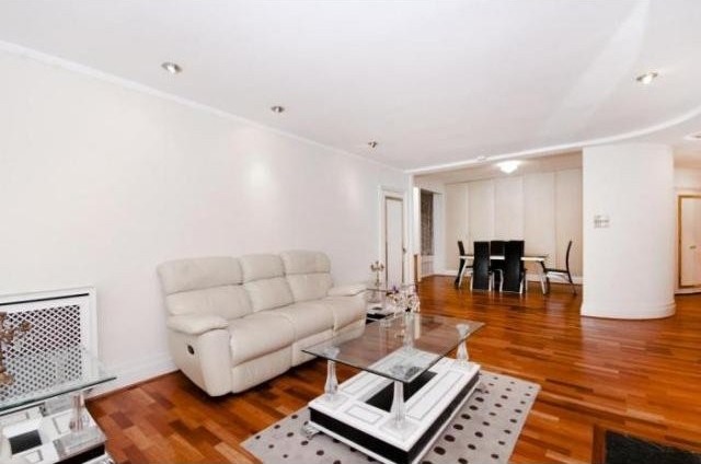 3 Bedrooms - Flat - London - For Sale