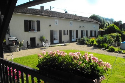 Lovely ensemble : 2 houses and a gîte..