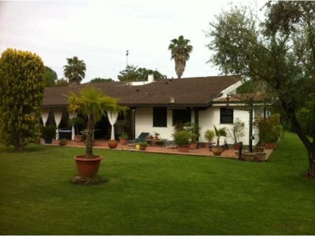 BEAUTIFUL VILLA IN THE GREEN