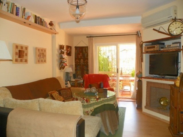 2 Bed Apartment for sale in Calahonda - 2