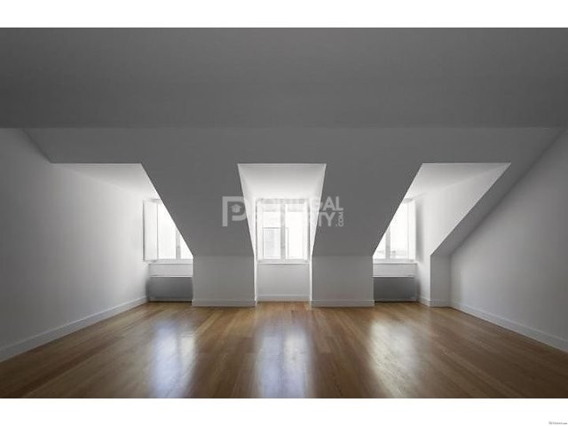 Stylish 2 bedroom apartment in Chiado..