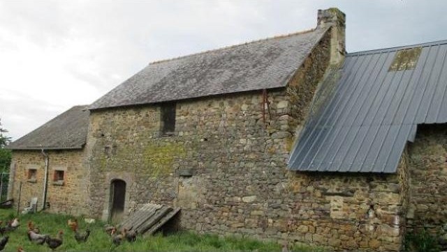 Two Houses With 3 Hectares, Much.. - 2