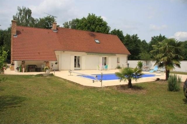 3 bedroom Villa For Sale: 03200 ALLIER