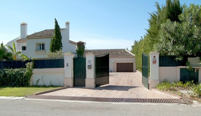 5 Bedrooms - Villa - Cadiz - For Sale