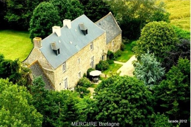 8 bedroom Manor House For Sale: 22400..