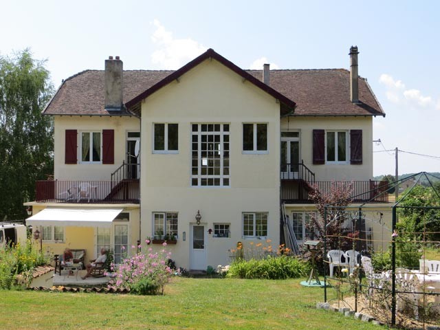 Beautiful Spacious 4-Bedroomed House.. - 2