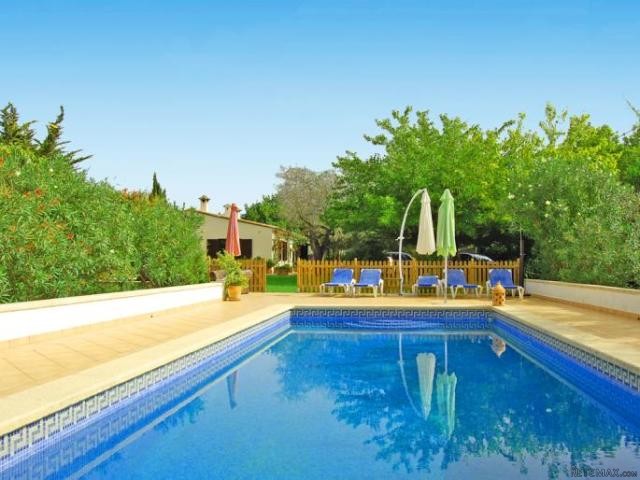 Charming country estate with guest..