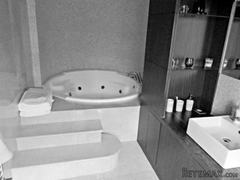 8 bedroom Property For Sale: 7-15.. - 2