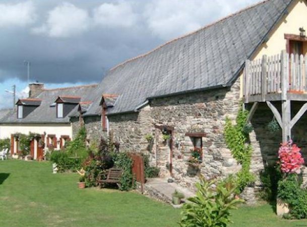 Stunning Longere in 3 Parts