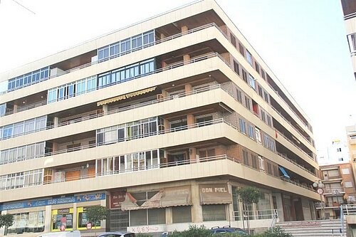 * 3 BED APARTMENT NEXT TO BEACH