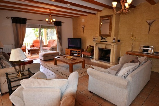 5 Bedroom 3 Bathroom Lovely Family.. - 2