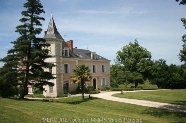 12 bedroom Castle For Sale: 24000..