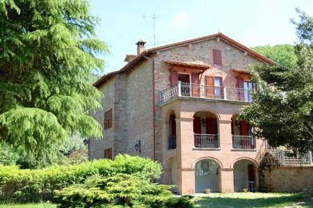 Restored House With Pool Close To Town