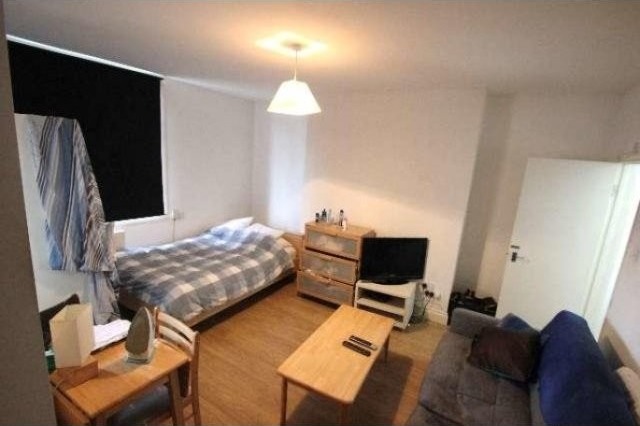 Flat/Apartment To Let in London - 2