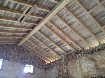 Maison en pierre a renover avec cour -.. - 2
