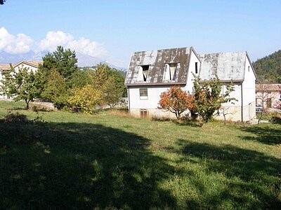 Large detached property to renovate