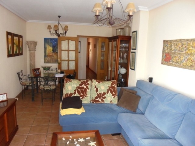 IMMACULATE 4 BEDROOM TOWN CENTRE.. - 2