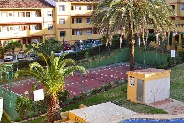 Apartment - A tastefully furnished top..