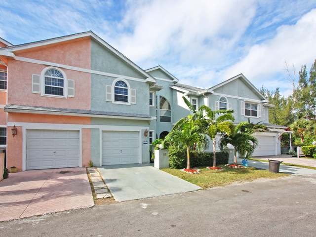 Apartment/townhouse - Beautiful three..