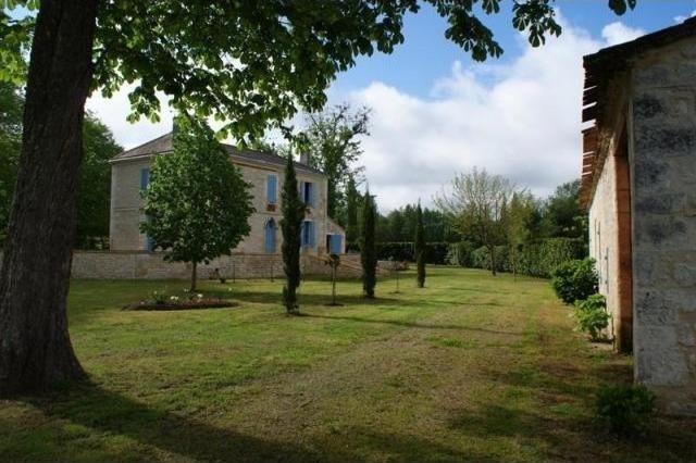 3 bedroom House For Sale: 33000 BORDEAUX