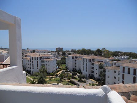 2 Bed Apartment for sale in Calahonda - 2