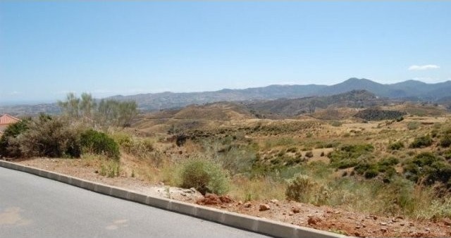 Land - BUILDING PLOT IN THE POPULAR..