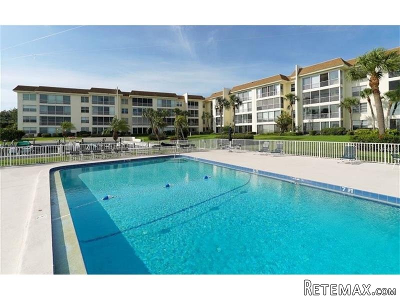 1 bedroom Town House For Sale: 605.. - 2