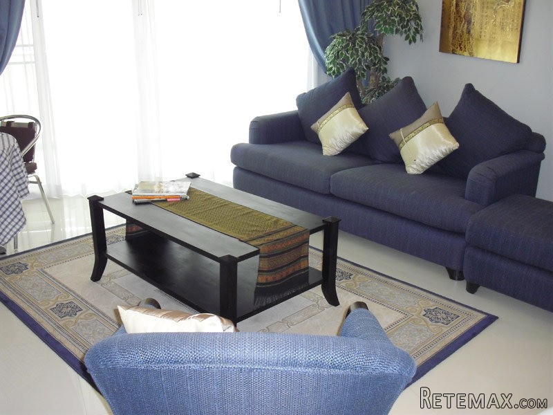Spacious upscale studio condo Hyde Park..