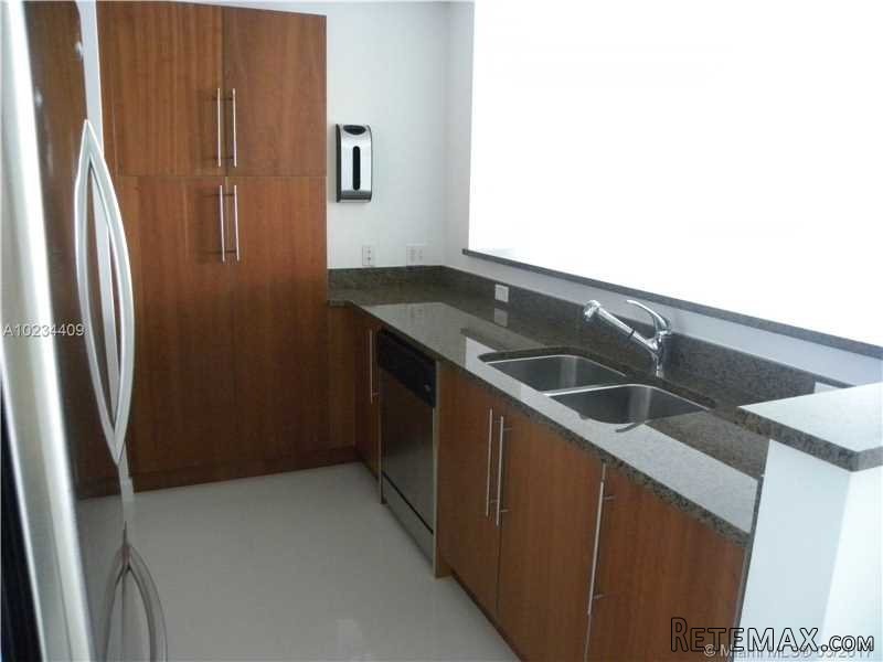 1 bedroom Flat For Sale: 300 S Biscayne..