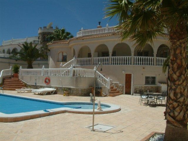 Fabulous 5 bed 3 bath Villa with..