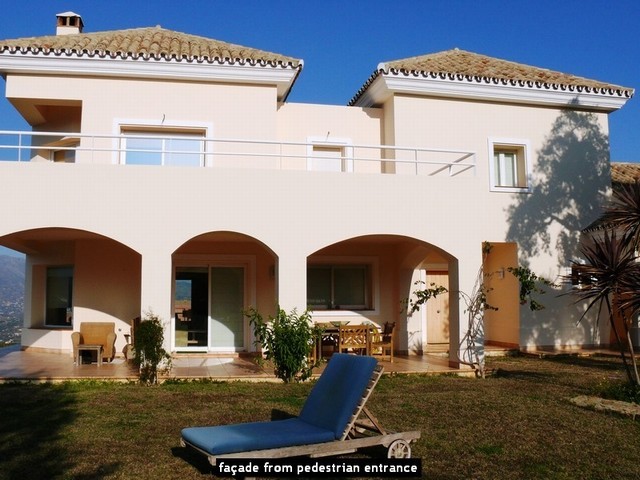 Villa for sale in La Mairena, Marbella..