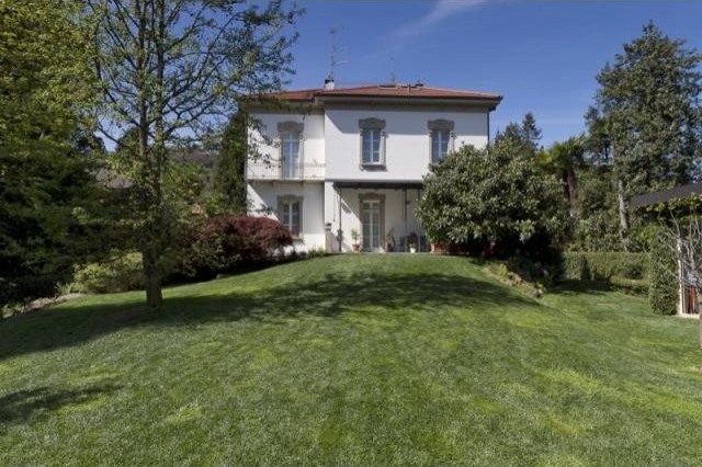 5 bedroom Villa For Sale: Lesa, IT