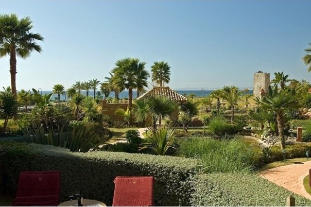 One off Ground Floor Sea Views Luxury..