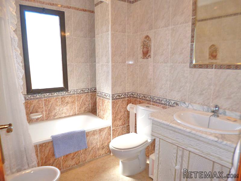 2 Bedrooms Villa For Sale - 2