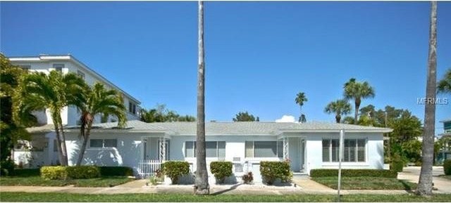 3 bedroom Property For Sale: 2500 PASS..