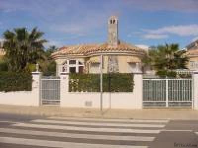 2 Bedrooms - Villa - Alicante - For Sale