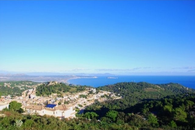 Exclusive plot of land with sea views..